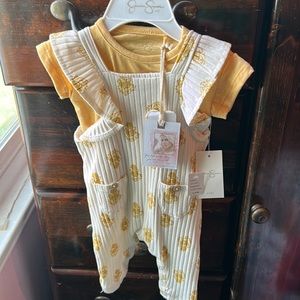 Jessica Simpson baby girl jumper set size 0-3 months